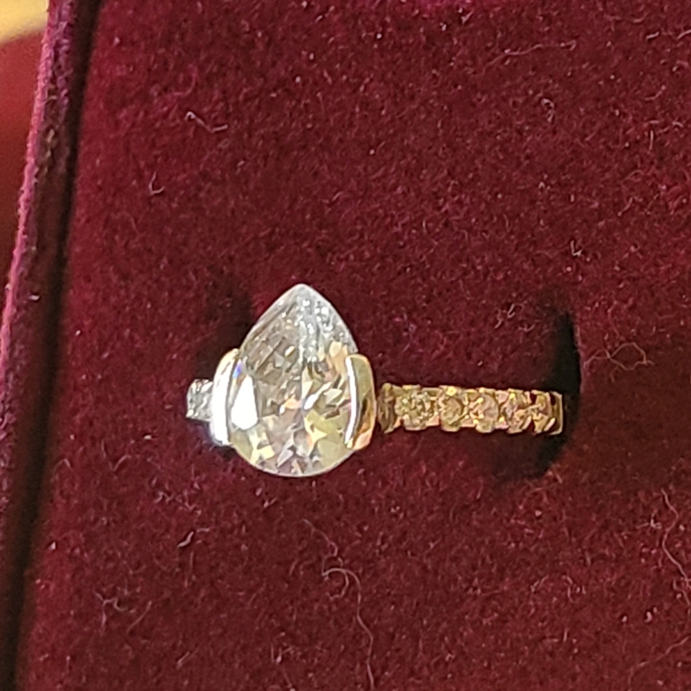 Premier Designs "He‎ Loves Me" Cocktail Ring